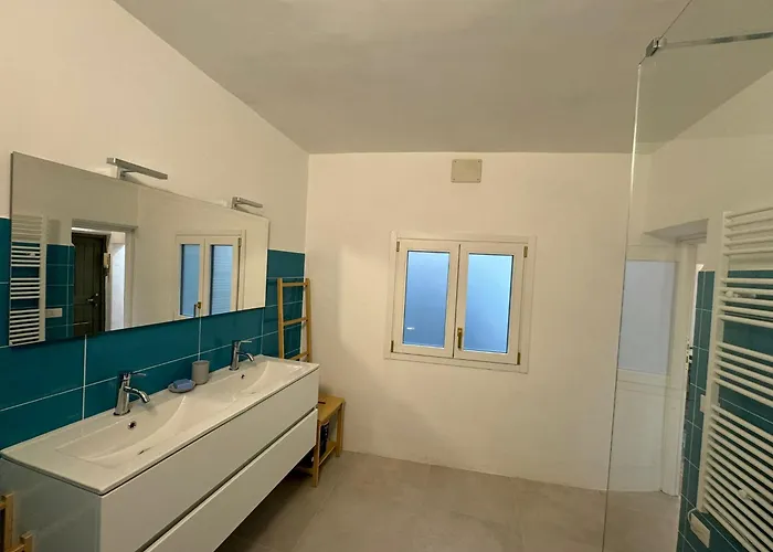 Le Due Torri In Rione Monti Rome