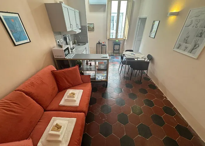 Le Due Torri In Rione Monti Rome